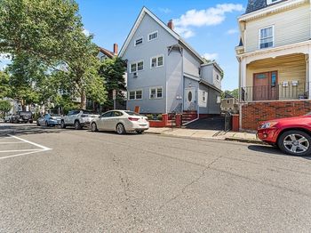 32 Rush St
