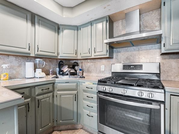 32 Rush St, Somerville MA 02145