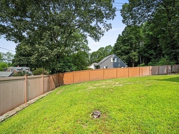 61 Elmwood St, Auburn MA 01501