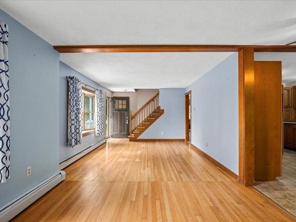 61 Elmwood St, Auburn MA 01501