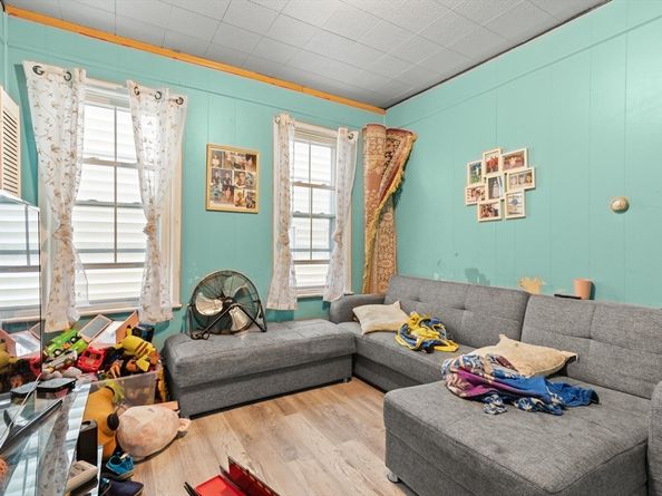 160 Putnam St, Boston MA 02128
