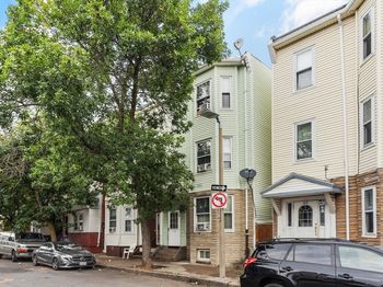 160 Putnam St