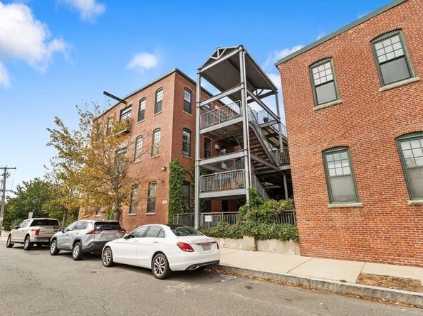 60 Dudley St 32, Chelsea MA 02150