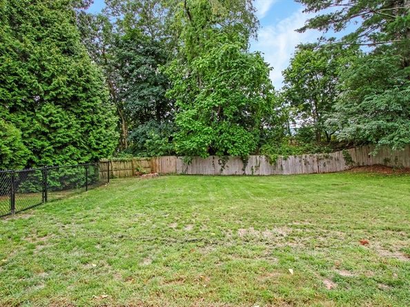 2 Rhode Island Rd, Lakeville MA 02347