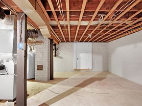 2 Rhode Island Rd, Lakeville MA 02347