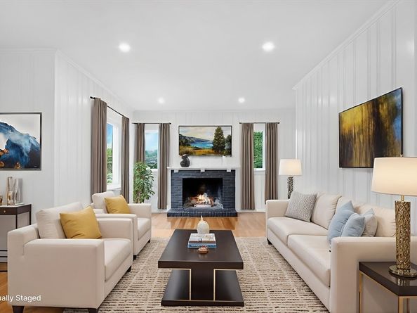 2 Rhode Island Rd, Lakeville MA 02347