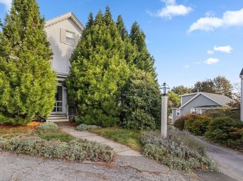 93 E Main St