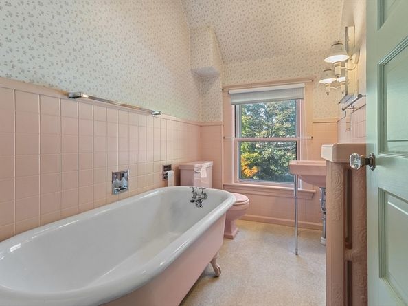 93 E Main St, Marlborough MA 01752