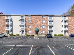71 Edgeworth St 21, Worcester MA 01605