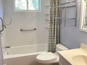 7 Pleasant St, Grafton MA 01519