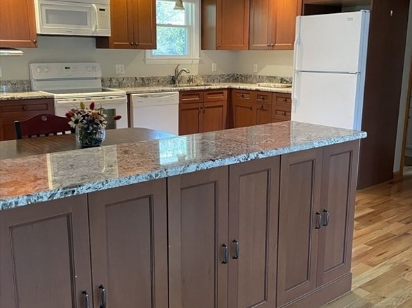 7 Pleasant St, Grafton MA 01519