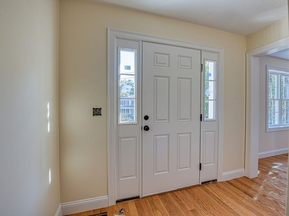 7 N Winnifred Rd, Brockton MA 02301