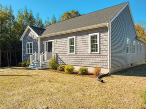 7 N Winnifred Rd, Brockton MA 02301