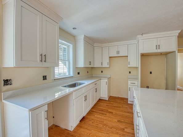 7 N Winnifred Rd, Brockton MA 02301