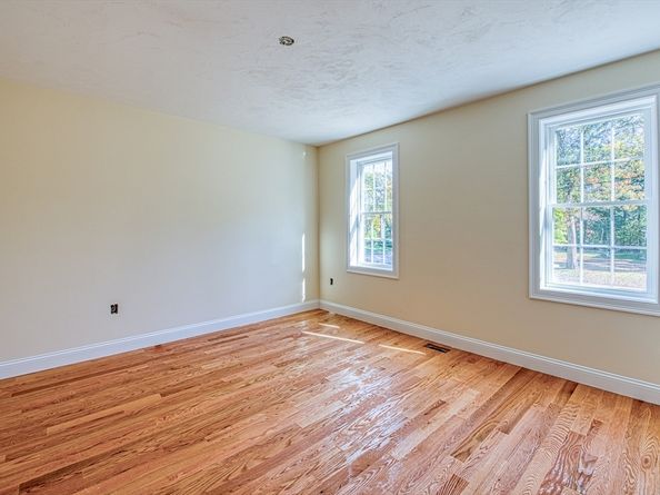 7 N Winnifred Rd, Brockton MA 02301