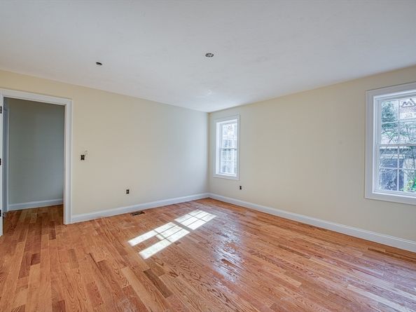7 N Winnifred Rd, Brockton MA 02301