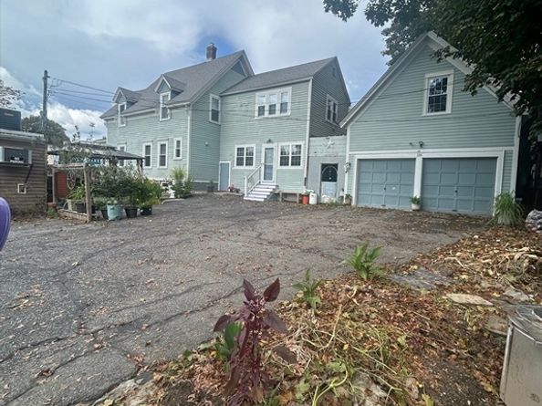 114 Lovell St, Worcester MA 01603