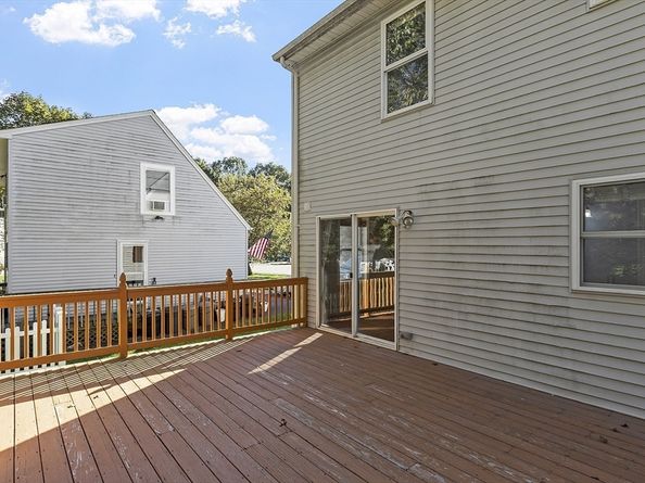 59 Santoro Rd, Worcester MA 01606