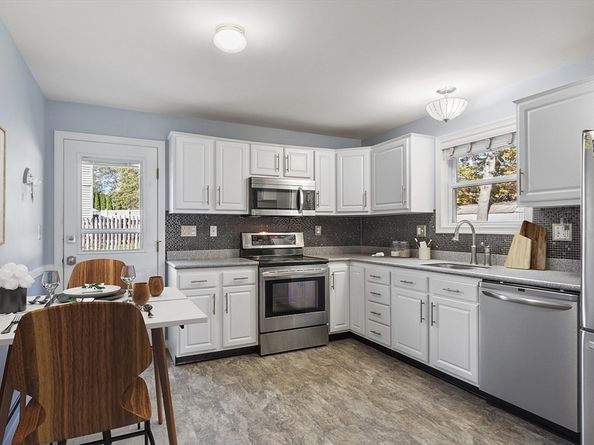 59 Santoro Rd, Worcester MA 01606