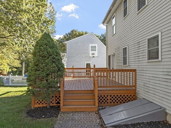 59 Santoro Rd, Worcester MA 01606
