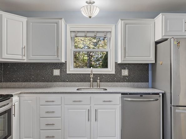 59 Santoro Rd, Worcester MA 01606