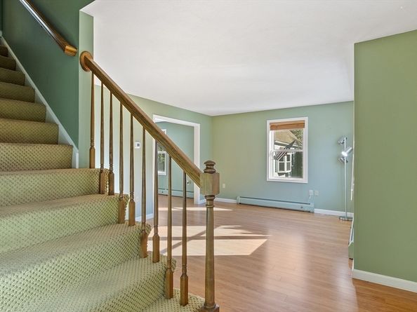 59 Santoro Rd, Worcester MA 01606