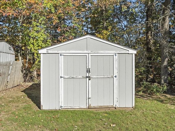 59 Santoro Rd, Worcester MA 01606