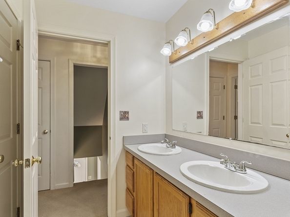 59 Santoro Rd, Worcester MA 01606