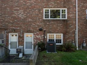 20 Hemlock Cir 20, Millis MA 02054