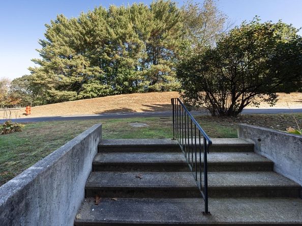 20 Hemlock Cir 20, Millis MA 02054