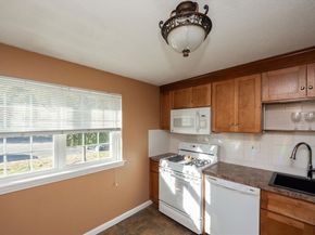 20 Hemlock Cir 20, Millis MA 02054