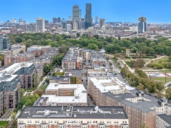 62 Queensberry St 204, Boston MA 02215