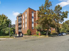 33 Lodgen Ct 4G, Malden MA 02148