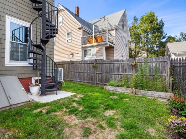 189 Burrill 2, Swampscott MA 01907