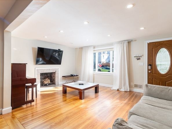 16 Duke St, Swampscott MA 01907