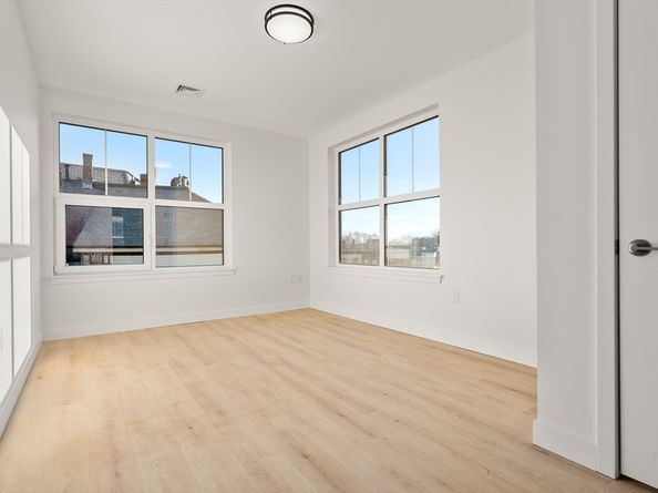 1151 Walnut 405, Newton MA 02461