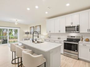 2 Winslow Ln 2302, Grafton MA 01519