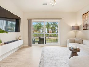 2 Winslow Ln 2302, Grafton MA 01519