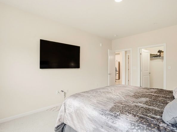 2 Winslow Ln 2302, Grafton MA 01519