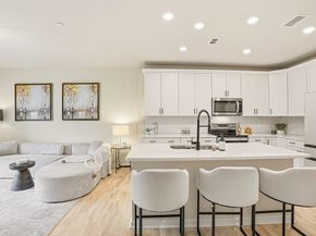 2 Winslow Ln 2302, Grafton MA 01519