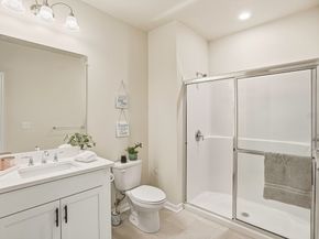 2 Winslow Ln 2302, Grafton MA 01519