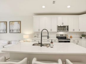 2 Winslow Ln 2302, Grafton MA 01519