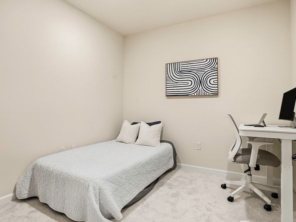 2 Winslow Ln 2302, Grafton MA 01519