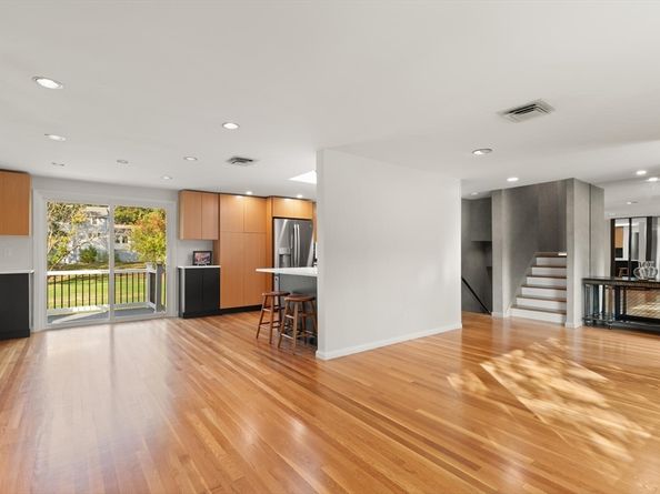19 Selwyn, Newton MA 02461