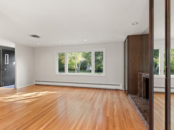 19 Selwyn, Newton MA 02461