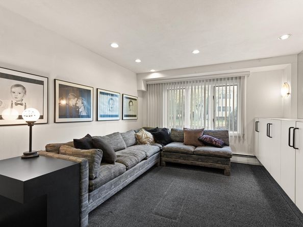 19 Selwyn, Newton MA 02461