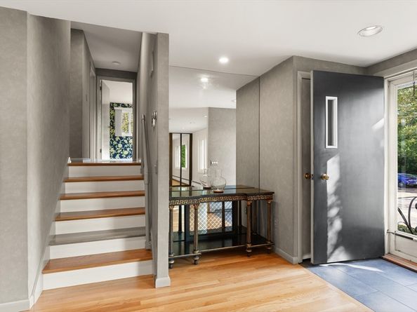 19 Selwyn, Newton MA 02461