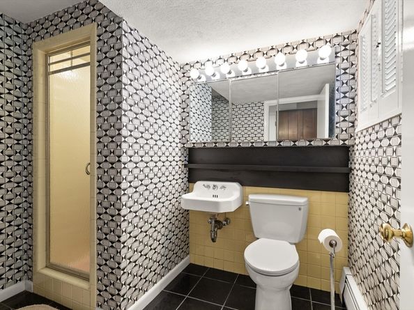19 Selwyn, Newton MA 02461