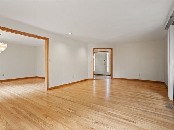 3 Leo Chasse Way, Framingham MA 01701