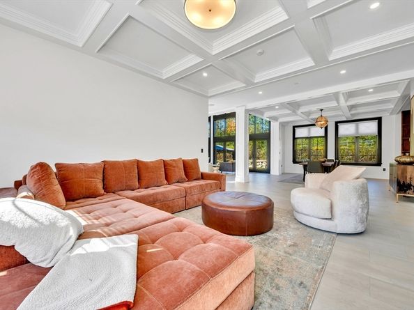 19 Bridle Spur Ln, Danvers MA 01923